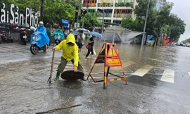 Hà Nội: Nhiều sông ngoại thành nước dâng nhanh, phát lệnh báo động lũ