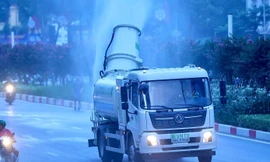 AI hỗ trợ dập bụi mịn, dọn rác thải trên đường phố Hà Nội