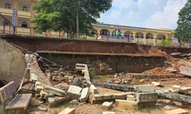 Trường học ở Hà Nội sạt lở, công bố tình huống khẩn cấp
