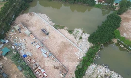 Thành ủy Hà Nội yêu cầu xử lý tình trạng đổ trộm trạc thải xây dựng, san lấp ao hồ