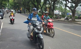 Hà Nội cấm xe máy xăng từ vành đai 1: Mỗi lần ra phố phải đi 2 xe?