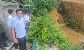 Hà Nội chỉ đạo xử lý khẩn vụ sạt lở đất, nhiều nhà lún nghiêng tại xã Suối Hai