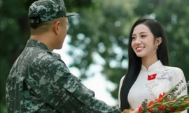 Hoa hậu Hà Trúc Linh gặp cảnh vệ gây sốt mạng xã hội