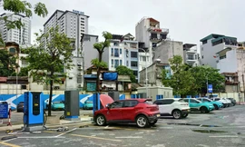 Hà Nội quyết tâm chuyển đổi xanh: Trạm sạc phải theo tiêu chuẩn chung