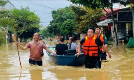 Mỹ Tâm ủng hộ 200 triệu đồng, NSND Quốc Hưng cứu trợ ở Thái Nguyên