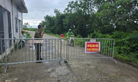 Hà Nội: 2 tuyến đê bị nứt, lún sau bão số 3