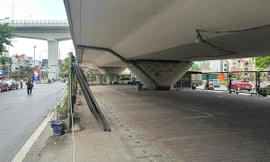 Loạt bãi xe dưới gầm cầu ở Hà Nội trống trơn sau lệnh dừng hoạt động 
