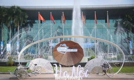 Gần 20.000 khách tới hội chợ quốc tế quà tặng tại Hà Nội 