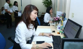 Phú Thọ yêu cầu cán bộ không mặc váy ngắn, quần jeans đi làm