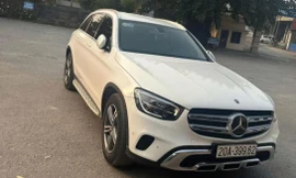  Ô tô Mercedes đỗ trên đê bị lũ cuốn trôi, 14 ngày chưa tìm thấy 