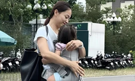 Lan Phương địu con đến phiên tòa xử ly hôn