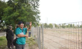 Người dân tham quan khu tái định cư dự án quảng trường - công viên phía Đông hồ Hoàn Kiếm