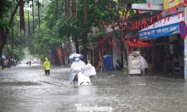 Trời nắng đẹp, Hà Nội vẫn còn 7 điểm ngập sâu