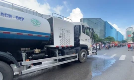 Lập tức rửa đường phố ngay sau lễ diễu binh, diễu hành