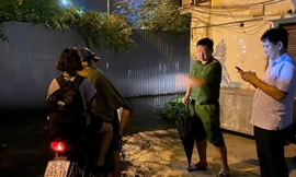 Di dời gấp nhiều hộ dân khỏi khu tập thể nguy hiểm bậc nhất Hà Nội trước khi bão về