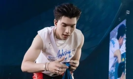 Khoảnh khắc 26 anh trai bùng nổ trên sân khấu ở Mỹ