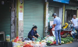 Hà Nội yêu cầu giải tỏa dứt điểm chợ cóc, nghiên cứu mô hình chợ an toàn thực phẩm