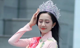 Hoa hậu Hà Trúc Linh thả dáng với áo dài ở Ghềnh Đá Đĩa, tháp Nghinh Phong 