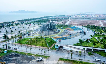 Cảnh tan hoang tại sân khấu siêu nhạc hội Superfest 2025 bị sập do dông lốc ở Hạ Long