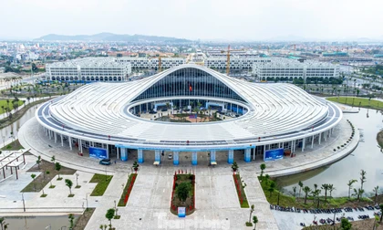 Nhìn gần trung tâm hội nghị hình giọt nước đón các doanh nghiệp xúc tiến đầu tư