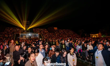 Mãn nhãn chương trình nghệ thuật "Miền thiêng di sản - Tỏa sáng hào quang" tại Yên Tử