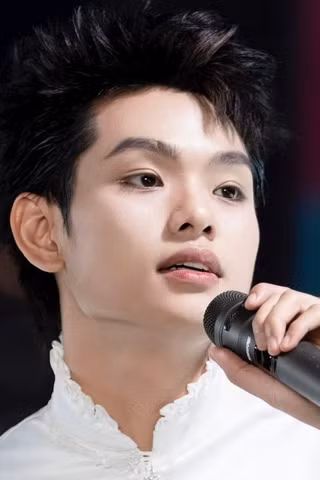 Dàn anh trai, em xinh đổ bộ concert Thanh xuân 