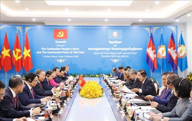 Bộ Chính trị Đảng Cộng sản Việt Nam họp với Ban Thường vụ Đảng Nhân dân Campuchia