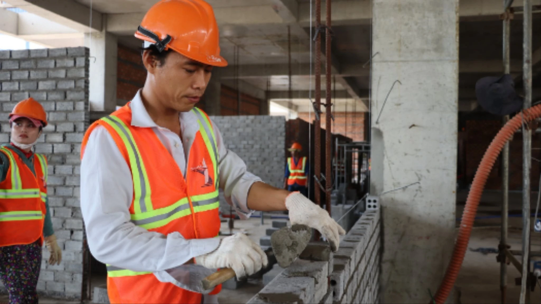 Công Nhân Xuyên Tết Xây Bệnh Viện 1.200 Giường Ở Cà Mau, Quyết Tâm Hoàn Thành Dự Án