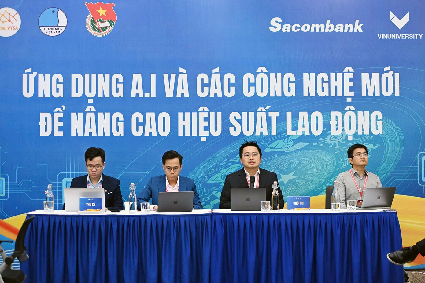 Nhóm thảo luận số 1 tại Diễn đàn trí thức trẻ Việt Nam toàn cầu lần thứ VI. z6823523601620-98139b167d04e2fa622537c132a4efa6.jpg
