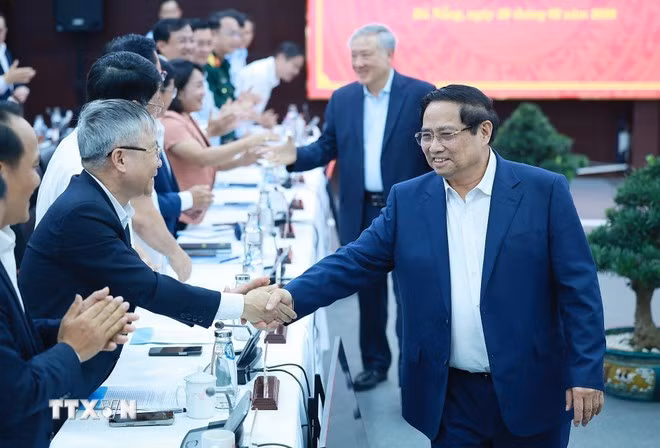 thu-tuong-lam-viec-voi-ban-thuong-vu-thanh-uy-da-nang-8612805-6.jpg