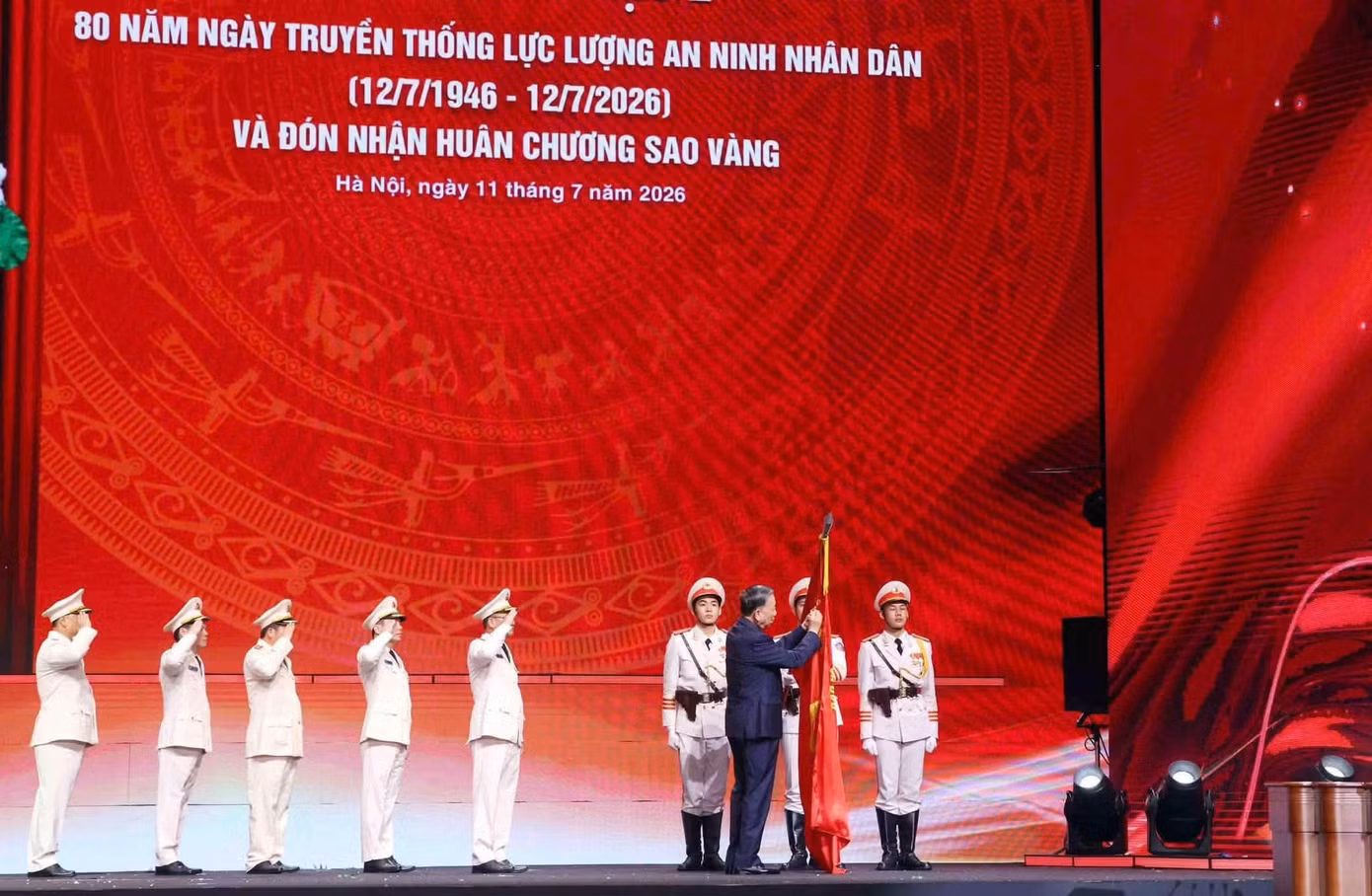 80-nam-an-ninh-nhan-dan2.jpg