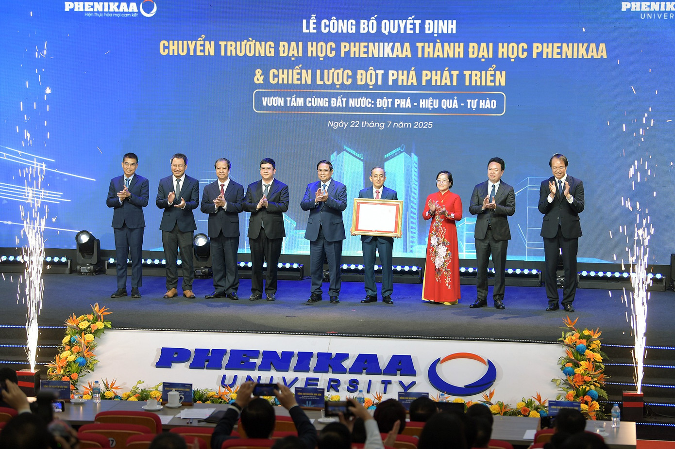 Thủ tướng trao quyết định chuyển trường ĐH Phenikaa thành ĐH Phenikaa. dsc-5950.jpg