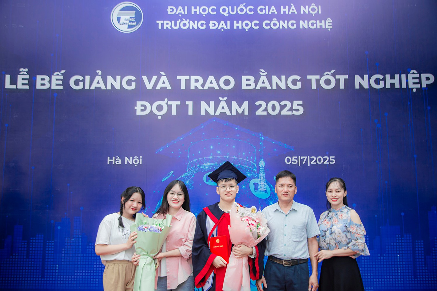 Tốt nghiệp thủ khoa ngành CNTT, nam sinh sớm làm kỹ sư AI từ khi chưa ra trường. nguyen-huu-dong20.jpg
