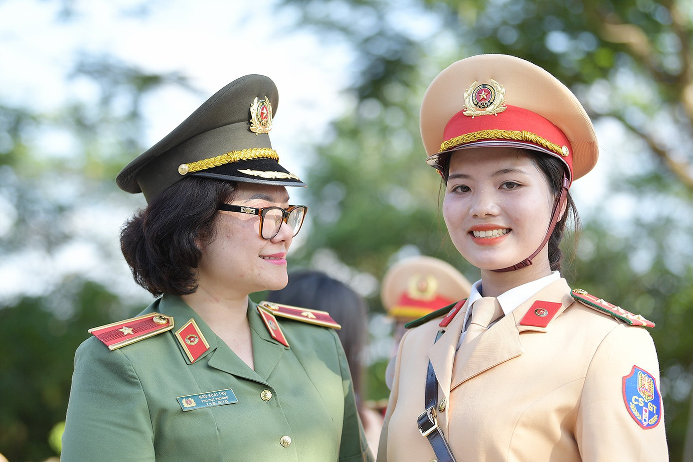 Nữ học viên nhận lời động viên từ Thiếu tướng Ngô Hoài Thu – Phó Cục trưởng Cục Công tác chính trị (X03, Bộ Công an). dsc-4456.jpg