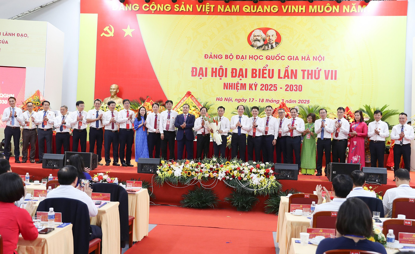 Ban Chấp hành Đảng bộ ĐHQG Hà Nội, nhiệm kỳ 2025 - 2023 ra mắt Đại hội. vnu-dai-hoi-dang-bo-dhqghn-lan-thu-vii-bch-dang-bo-dhqghn-1.jpg