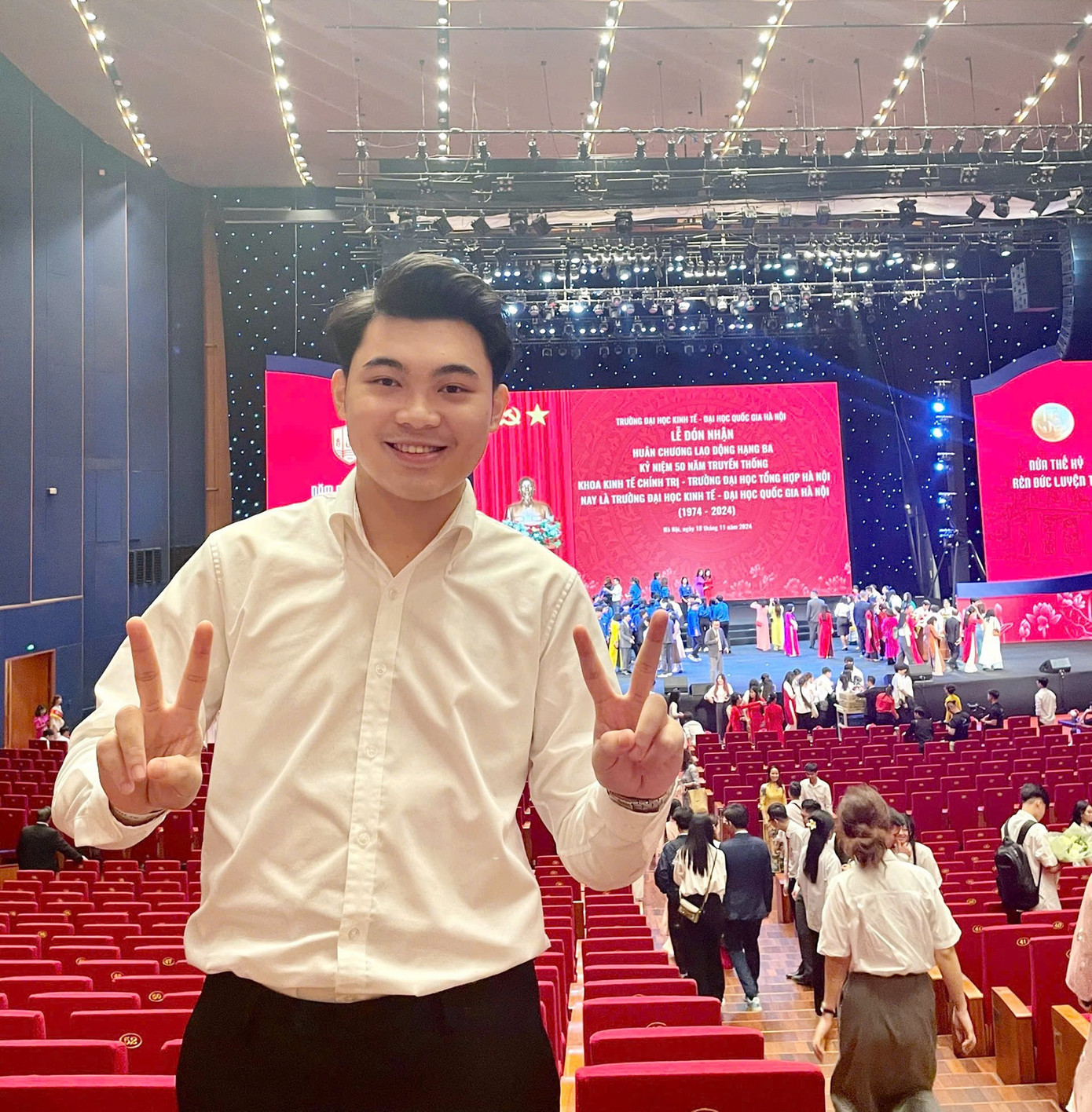 Lê Tiến Hùng – sinh viên ngành Kinh tế. z6818646683704-5a0d6451010d642f04233190cb7abb22.jpg