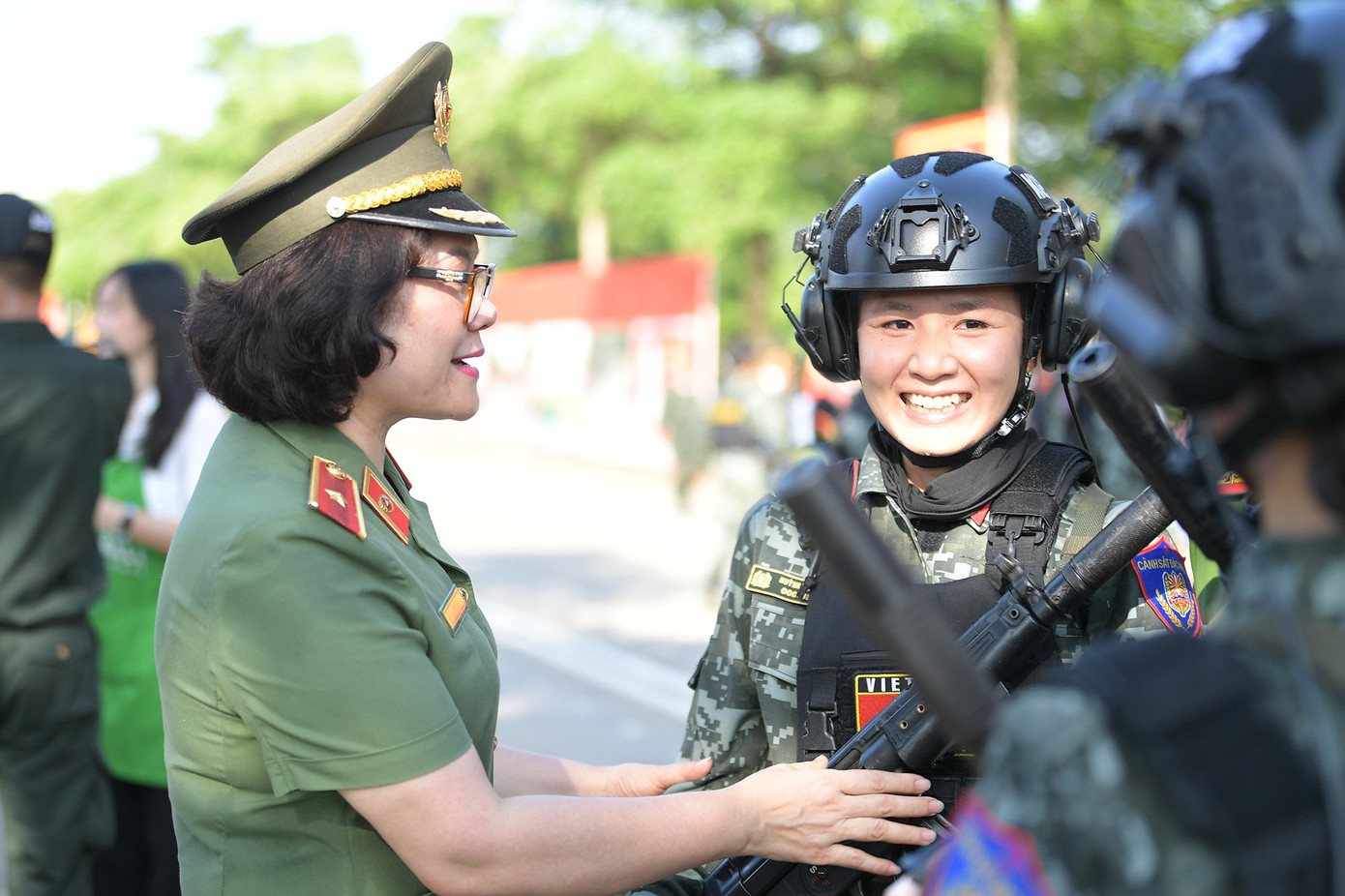Lãnh đạo Bộ Công an động viên các chiến sĩ, học viên Nguyễn Huỳnh Dương tham gia nhiệm vụ A80. luyen-tap-dieu-hanh67.jpg