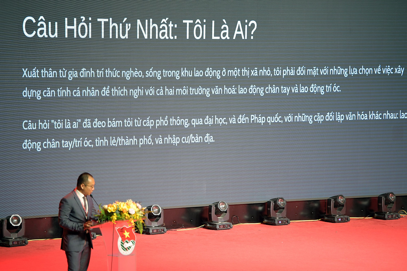 ‘Tôi là ai, tôi làm việc ở đâu và tôi phải làm gì?’. dsc-5017.jpg