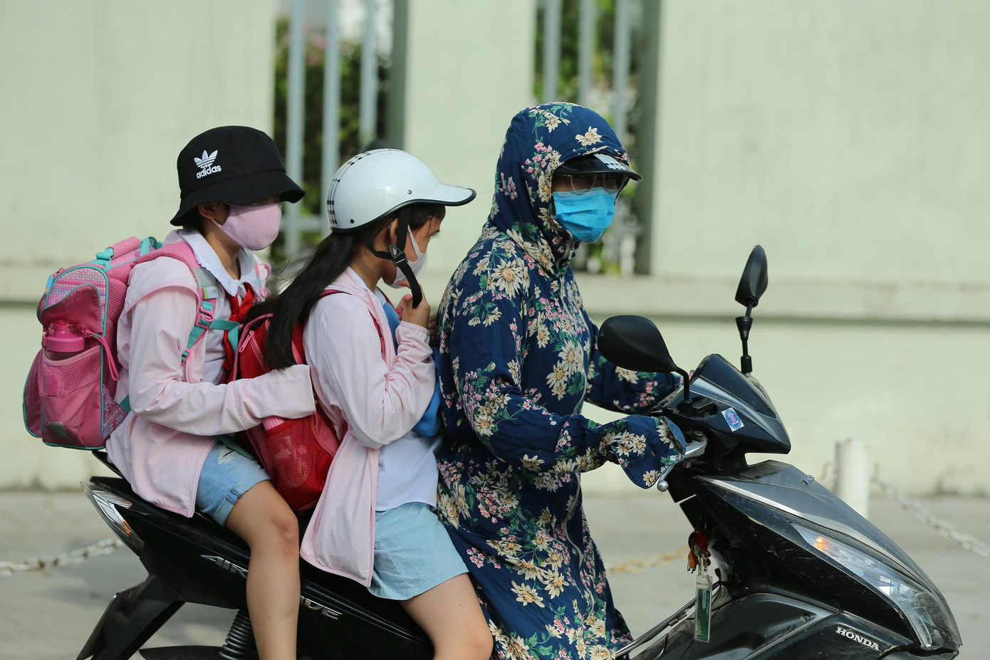 Miền Bắc oi nóng, Hà Nội nắng gắt kèm khả năng mưa dông chiều tối. Ảnh: DƯƠNG TRIỀU z6664302462198-9fcb5b163a3e643b329b2239b8db0436.jpg