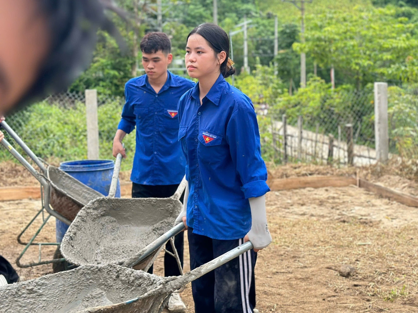 Đinh Thị Phong Lan trong Chiến dịch 'Mùa Hè Xanh' 2025 tại xã Tương Dương (tỉnh Nghệ An). Ảnh: NVCC dinh-thi-phong-lan20.jpg