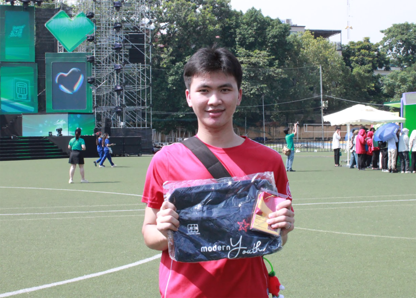 Trần Quốc Đạt (19 tuổi, sinh viên ĐH Bách khoa Hà Nội). screenshot-2025-10-18-at-220341.png