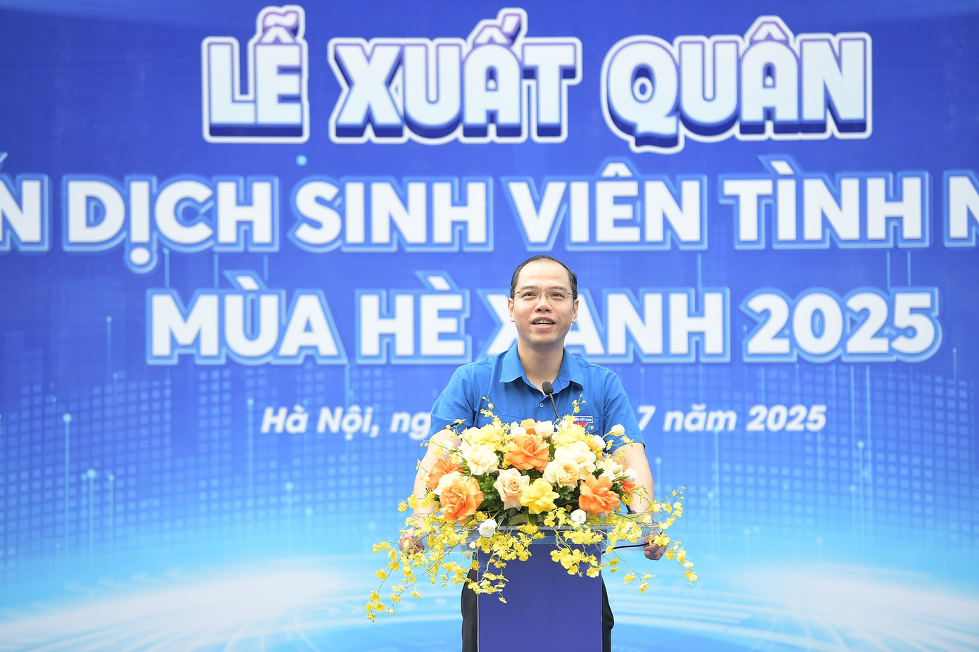 Anh Nguyễn Tiến Hưng – Phó Bí thư phụ trách Thành Đoàn, Chủ tịch Hội Sinh viên TP. Hà Nội phát biểu tại chương trình. mua-he-xanh26.jpg