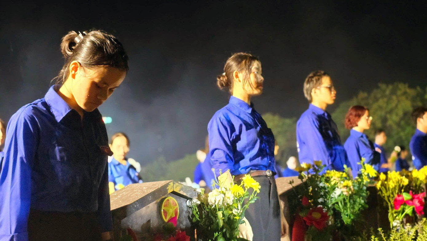 Nguyễn Thị Hồng Ngọc (trường ĐH Mở Hà Nội). thap-nen-tri-an21.jpg