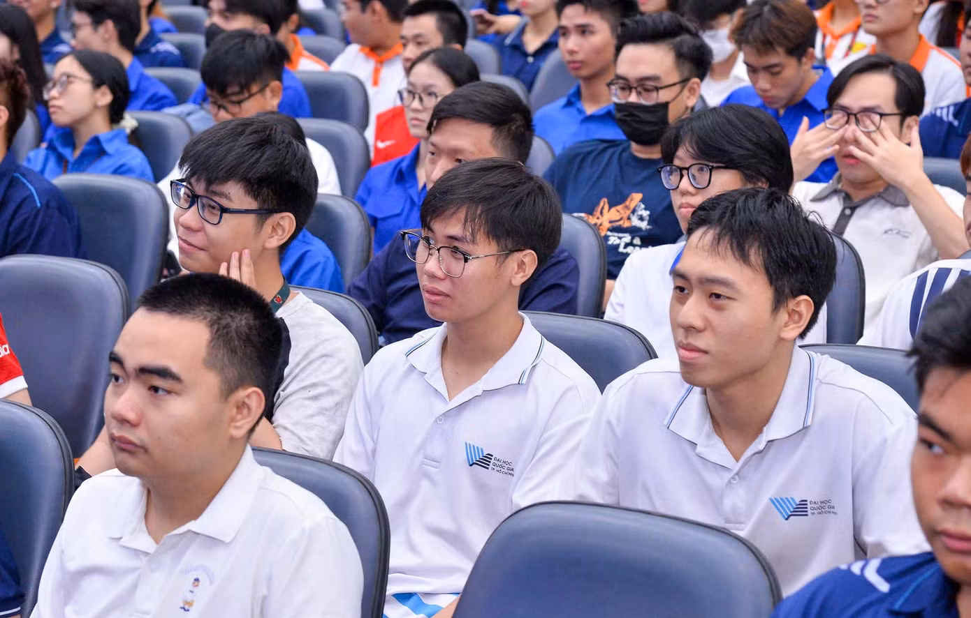 sinh-vien-du-hoi-thao-4.jpg
