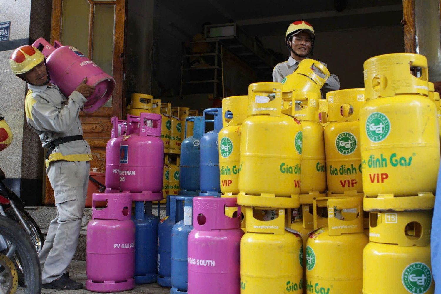 Nguồn cung bảo đảm, vì sao giá gas bán lẻ liên tục tăng?