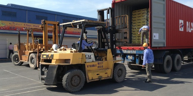 Doanh nghiệp xuất khẩu chật vật trước 'bão giá' logistics