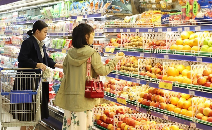 Người Việt 'cân đong, đo đếm' trong chi tiêu năm 2025