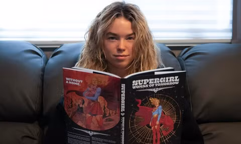 SUPERGIRL x LE SSERAFIM: Cú nổ phòng vé từ nàng siêu nhân không cần hoàn hảo?