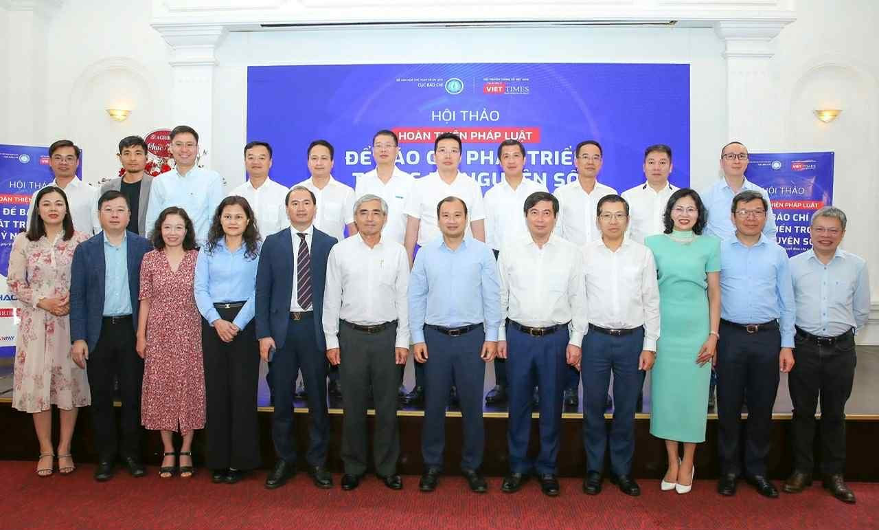 Các đại biểu tham gia Hội thảo lấy ý kiến chuyên gia góp ý hoàn thiện dự thảo Luật Báo chí (sửa đổi). Ảnh: CBC