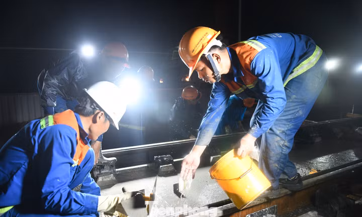 Tăng tốc thi công xuyên đêm đưa tuyến tàu điện nhẹ Phú Quốc kịp APEC 2027